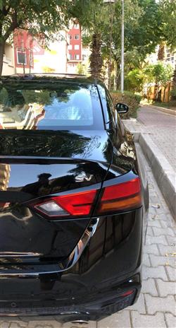 نيسان ألتيما